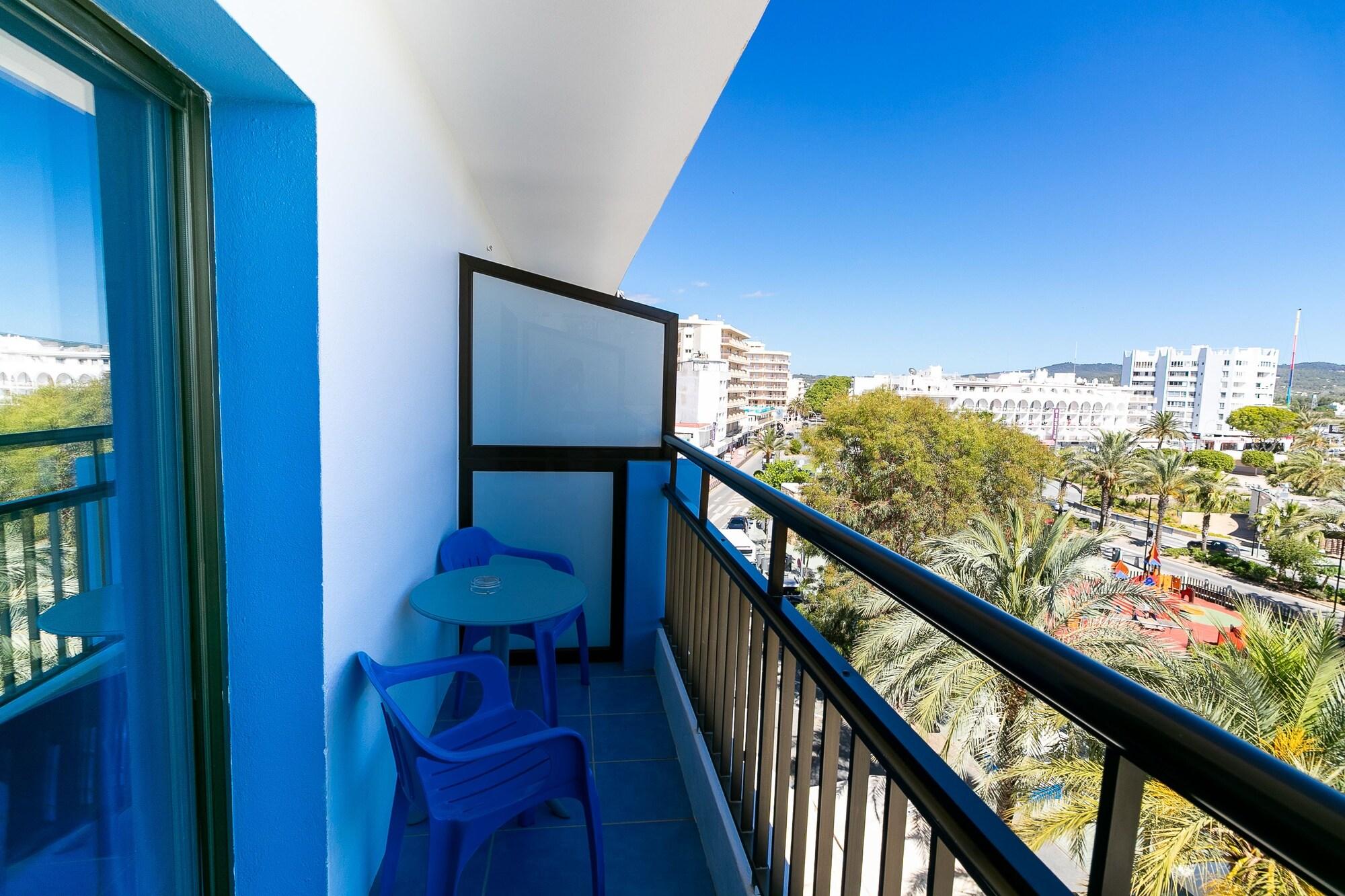 The Blue Apartments - Adults Only San Antonio  Bagian luar foto