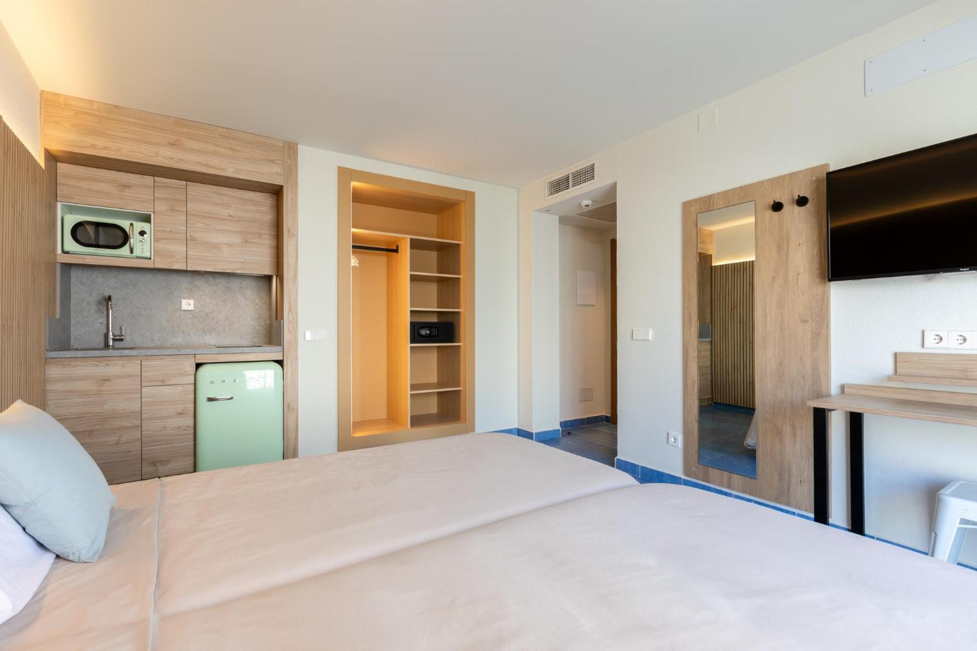 The Blue Apartments - Adults Only San Antonio  Bagian luar foto
